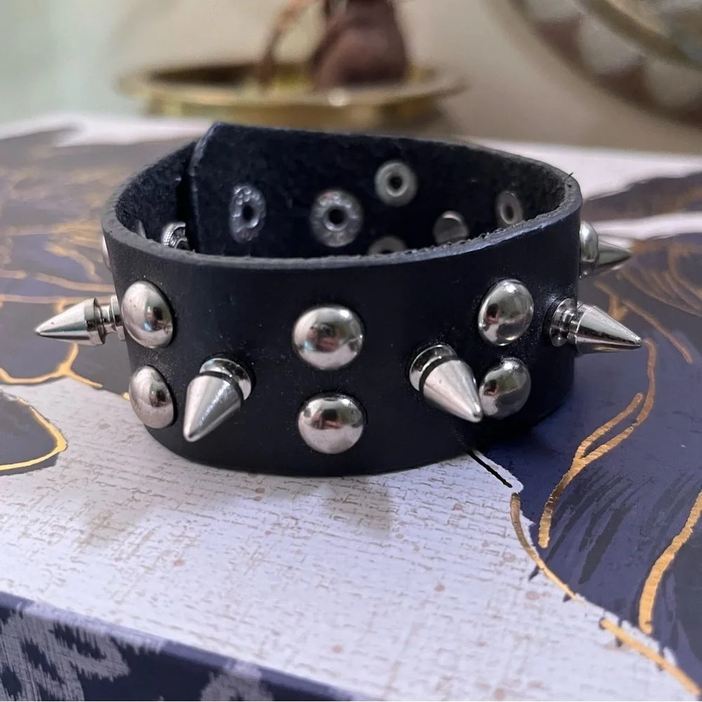 Vintage 1990s YIK FUNG Black Leather Silver Spike Studded Punk Bracelet C3